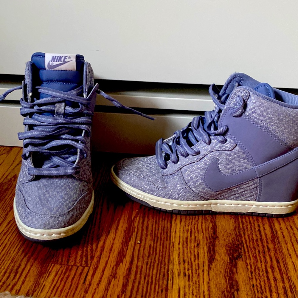 COPY - Nike wedge sneakers with some wear on back